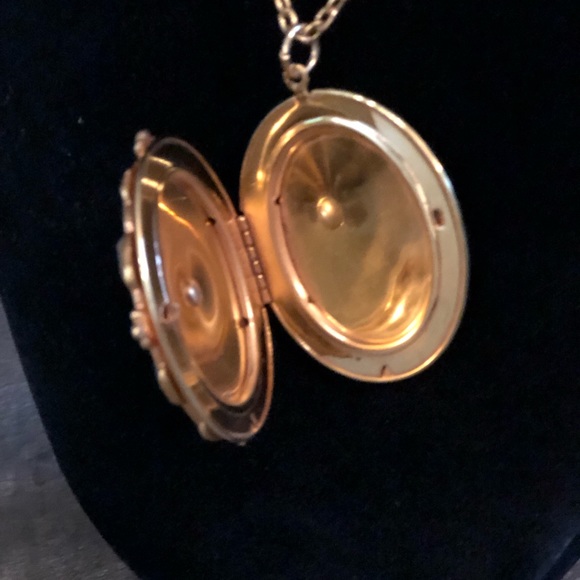 Vintage cameo locket - Picture 4 of 8